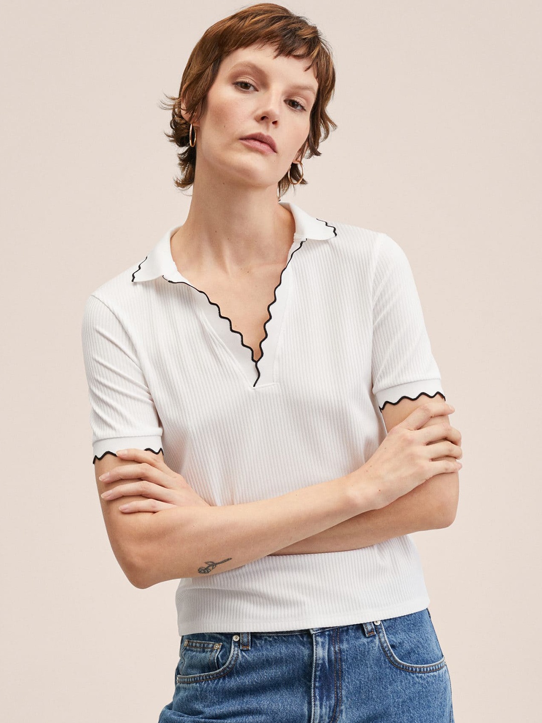 

MANGO Women White Solid Ribbed Scalloped Detail Polo Collar T-shirt