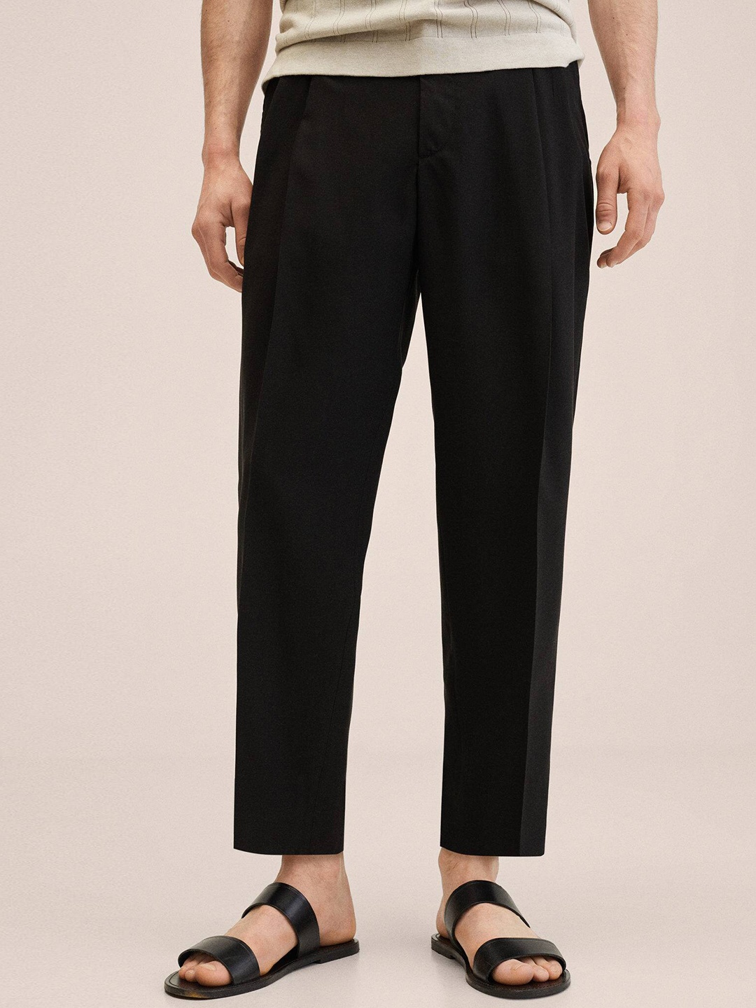 

MANGO MAN Black Solid Trousers