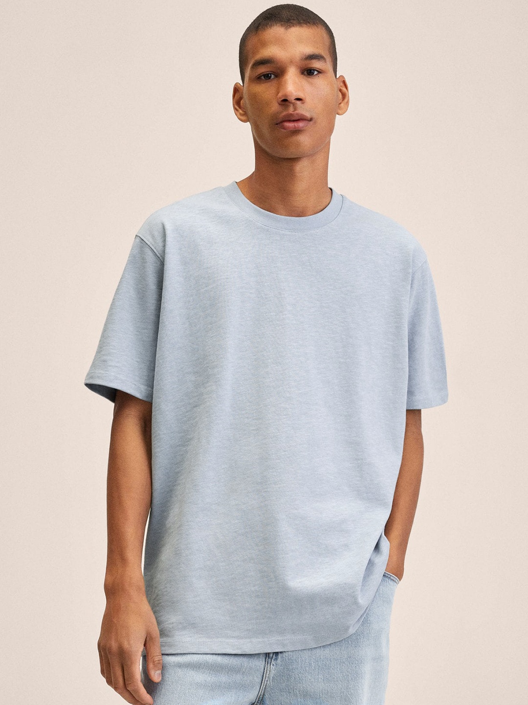 

MANGO MAN Blue Pure Cotton Solid T-shirt
