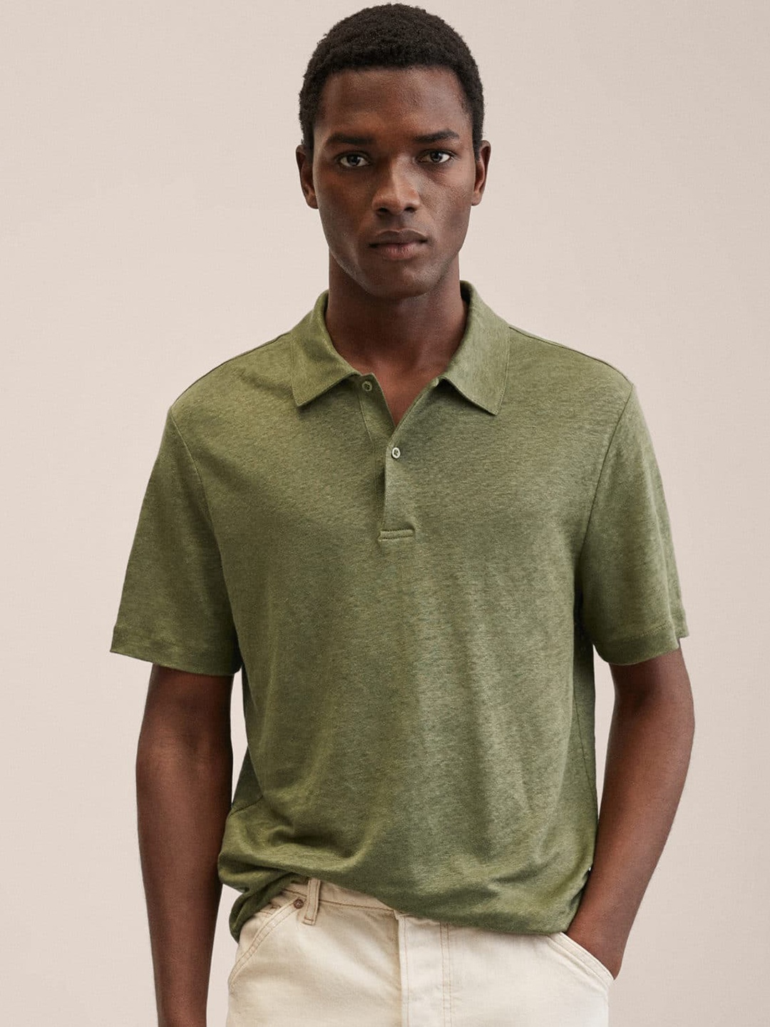 

MANGO MAN Olive Green Solid Polo Collar Linen T-shirt