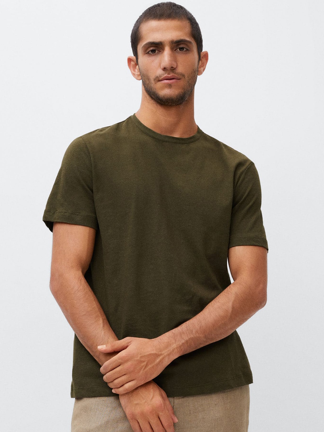 

MANGO MAN Olive Green Solid T-shirt