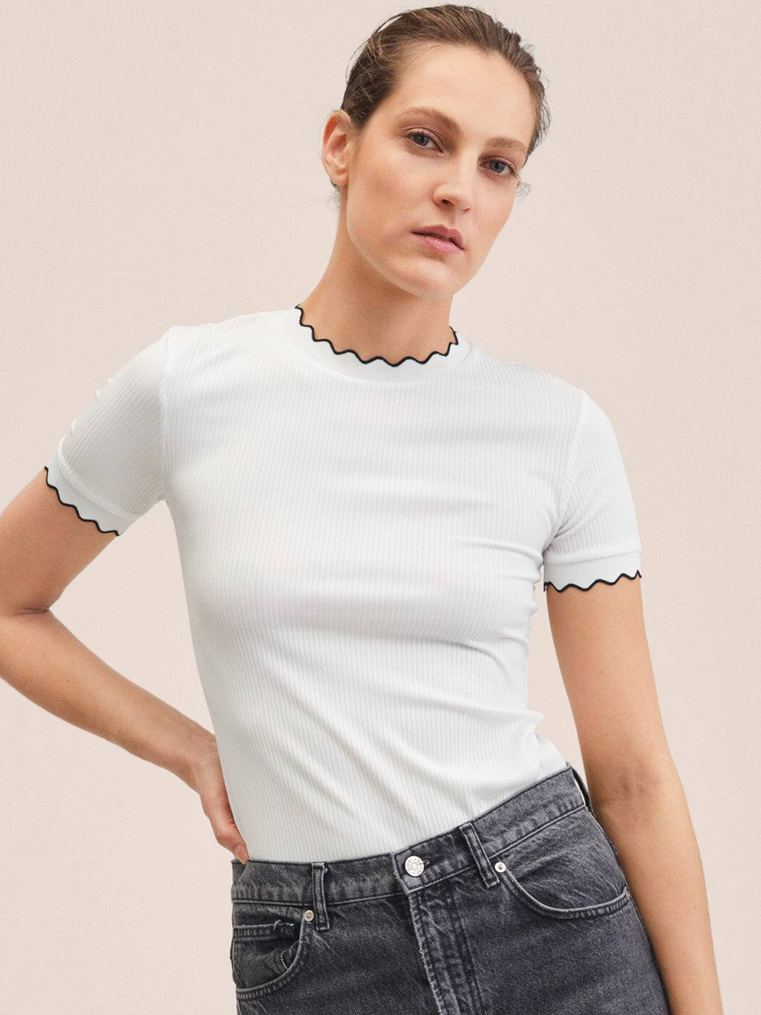 

MANGO Women White Ribbed Scalloped Edges T-shirt