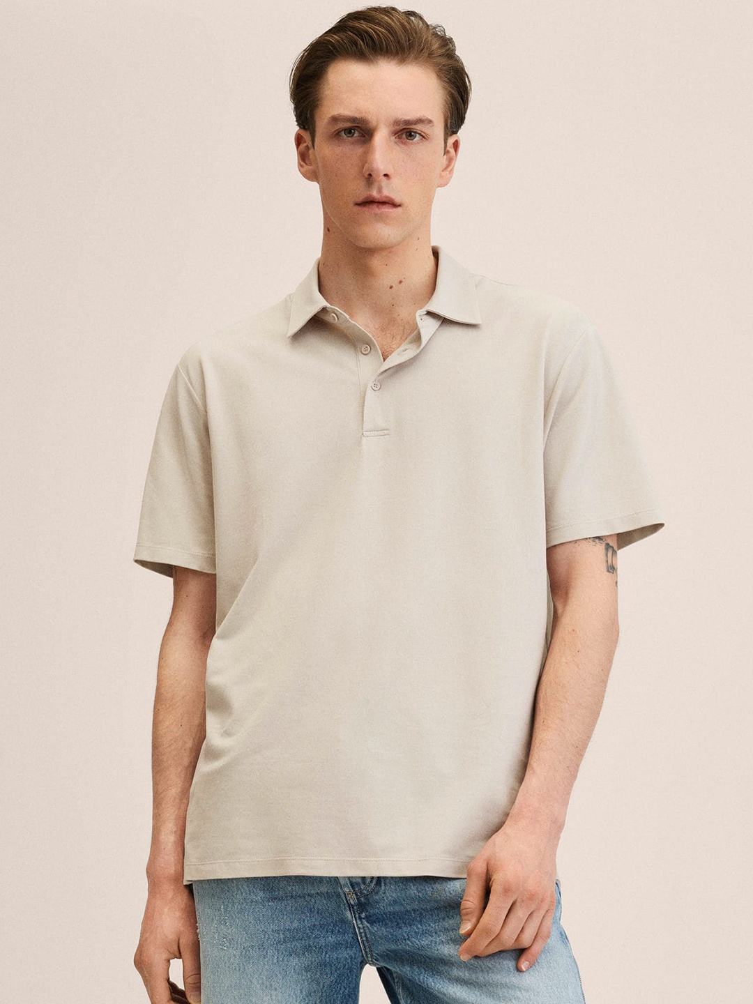 

MANGO MAN Grey Solid Polo Collar T-shirt