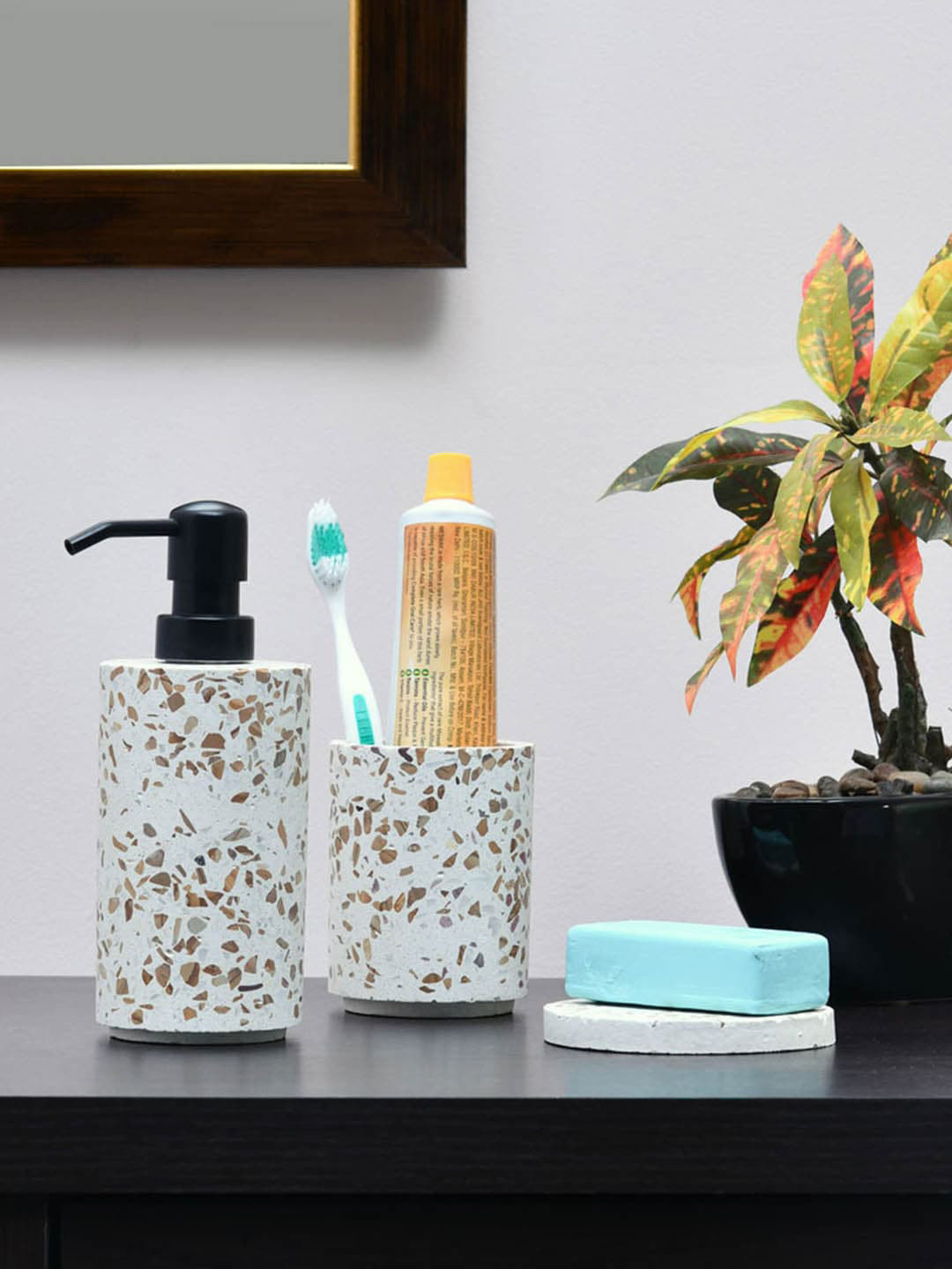 

Athome by Nilkamal White 3 Pieces Printed Concrete Ceramic Bath Accessory Set