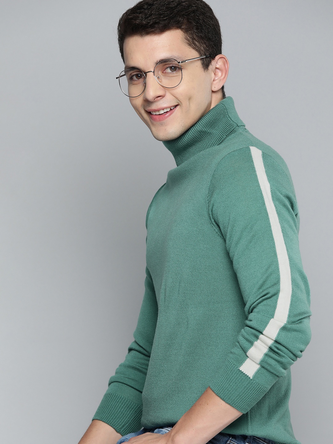 

Mast & Harbour Men Turtle Neck Solid Pullover, Green