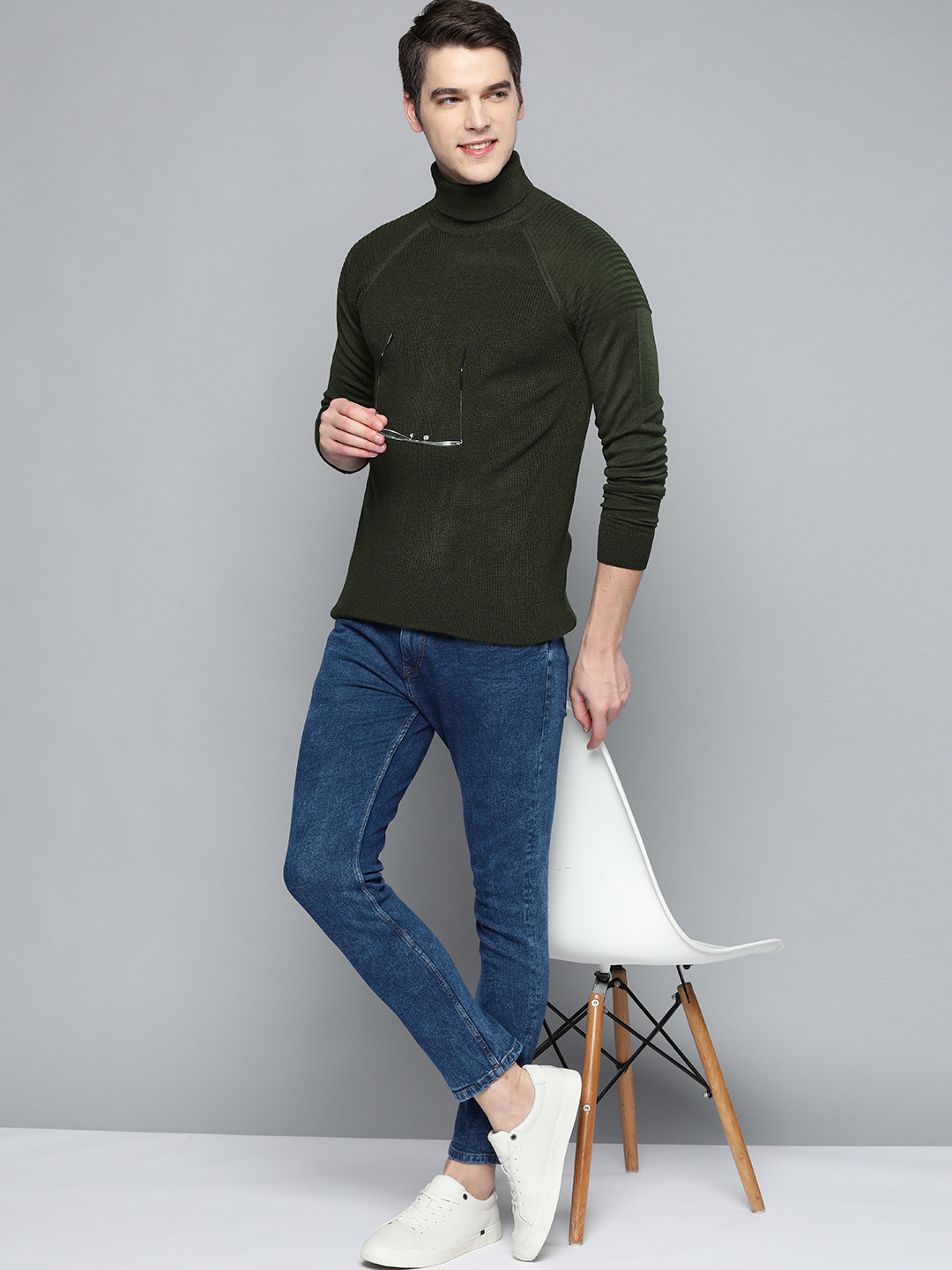 

Mast & Harbour Men Olive Green Raglan Sleeve Pullover