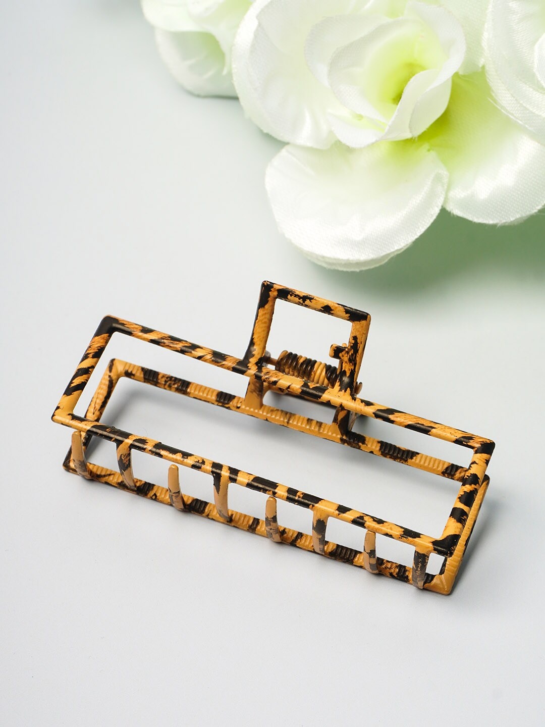 

Ferosh Women Yellow & Blue Animal Printed Claw Clip