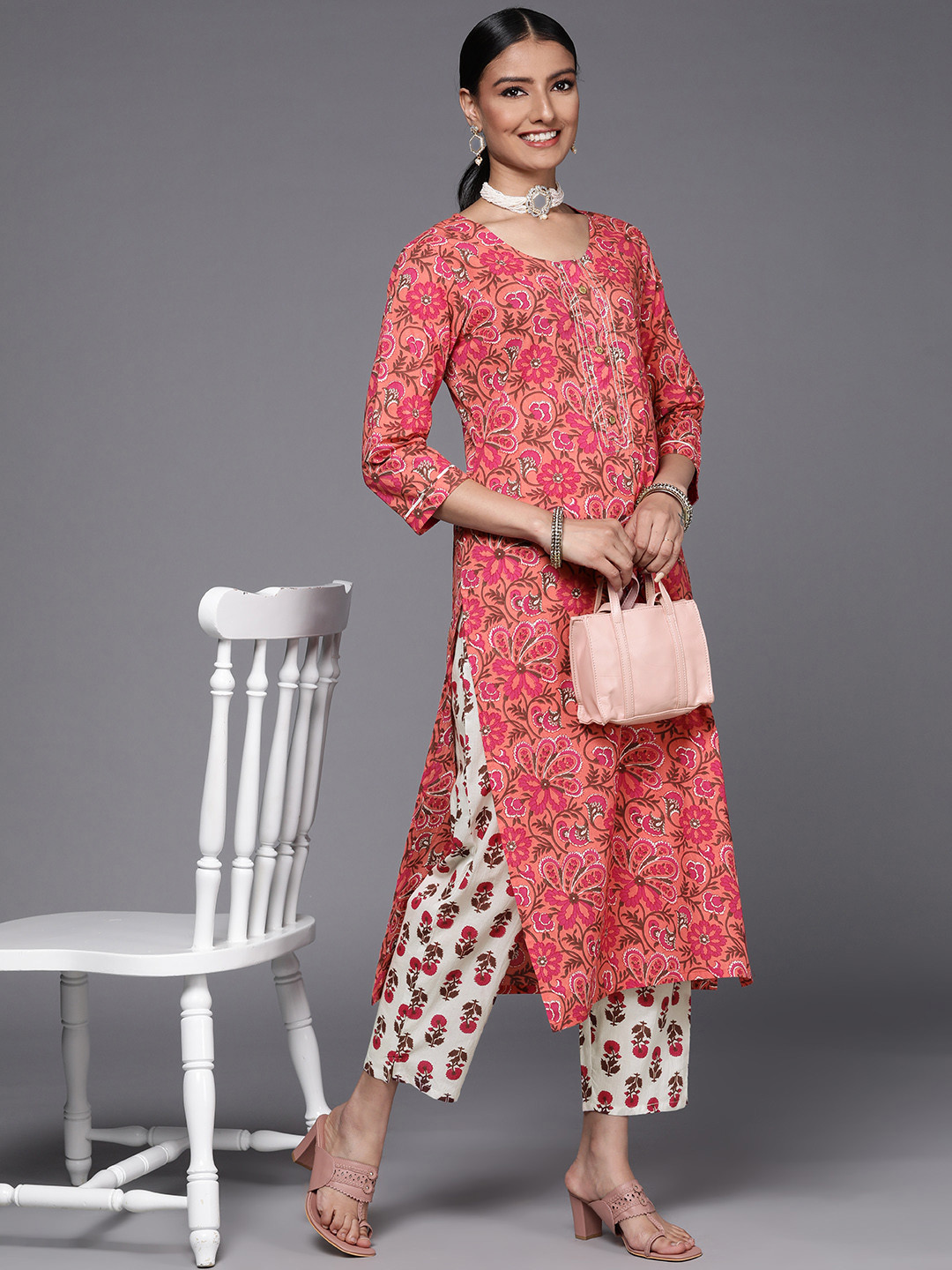 

Varanga Women Peach-Coloured Pure Cotton Ethnic Motifs Printed Kurta with Trousers