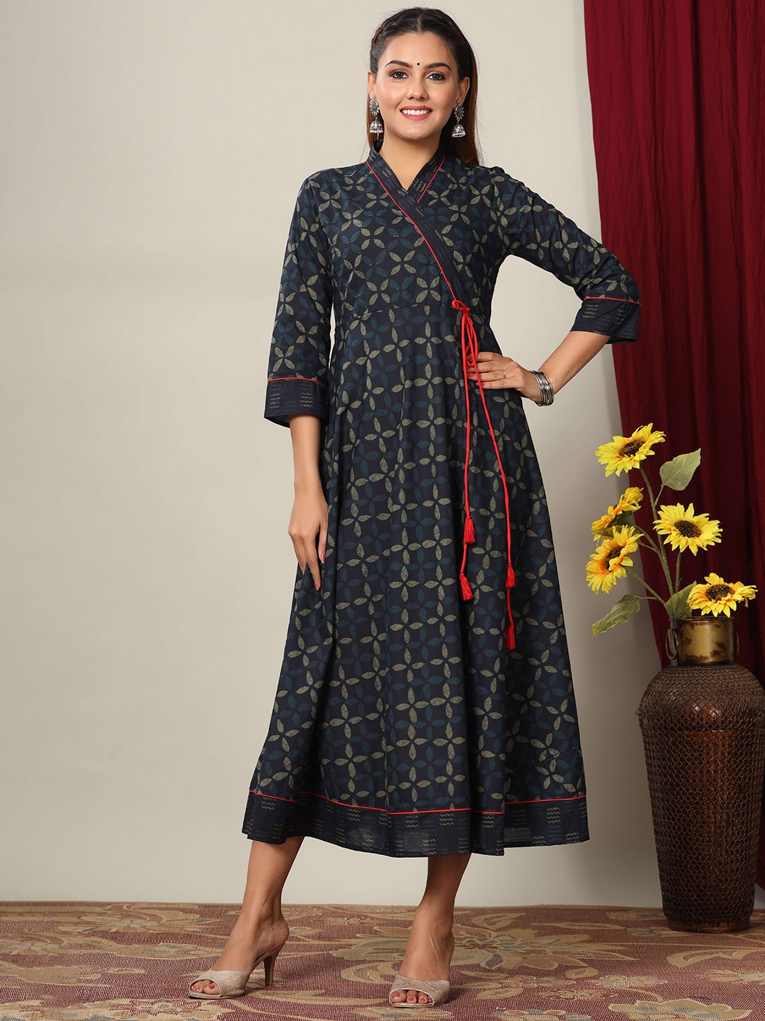

MIRAVAN Women Blue Floral Printed Angrakha Anarkali Kurta