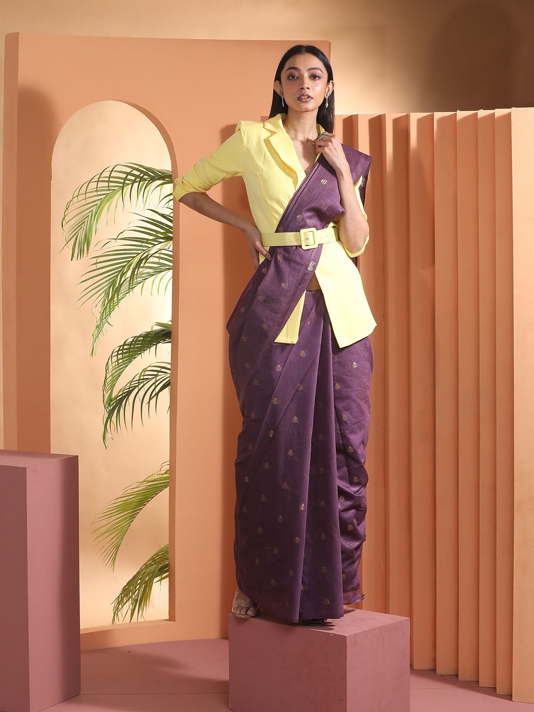 

BEATITUDE Violet & Gold-Toned Woven Design Saree