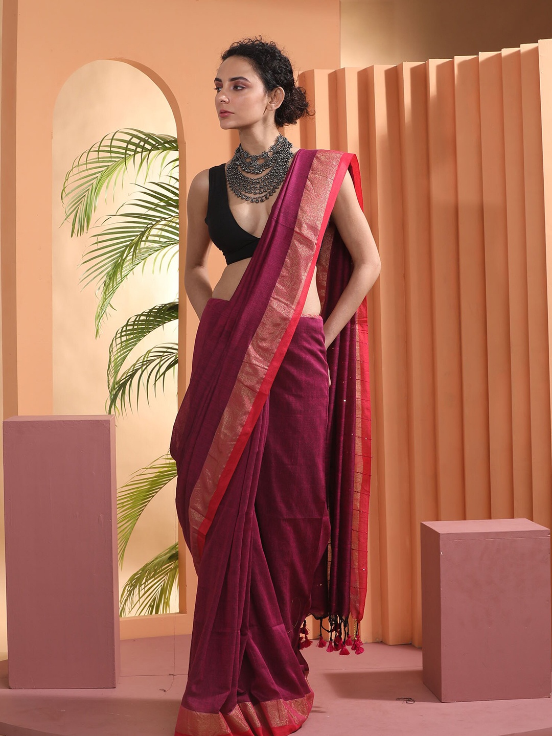 

BEATITUDE Magenta & Gold-Toned Pure Cotton Saree