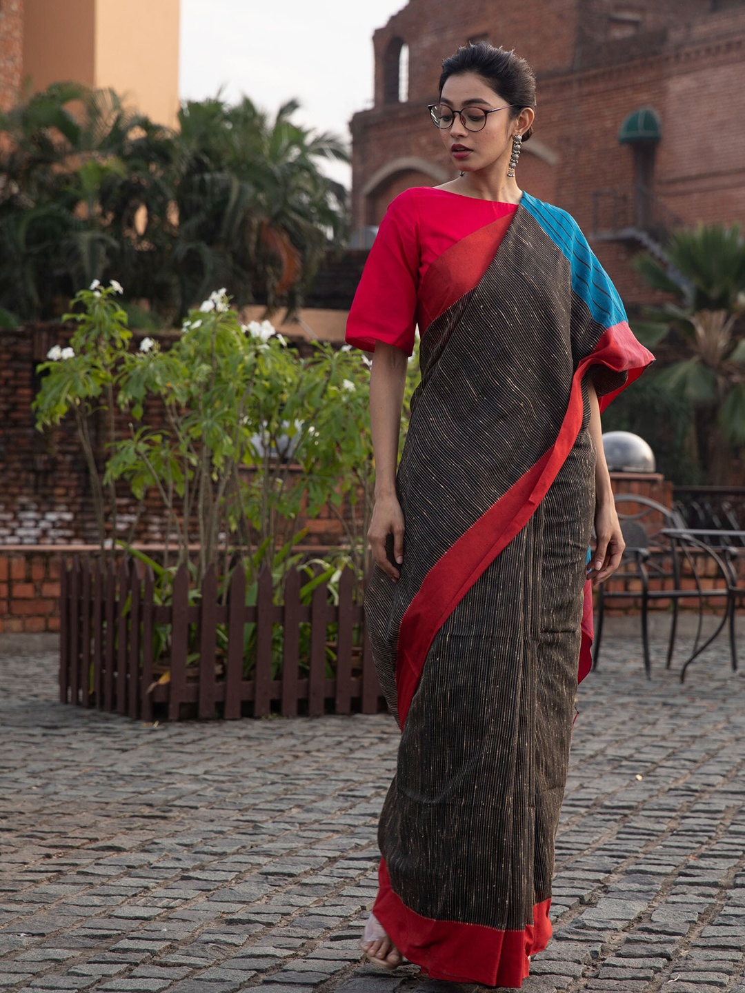 

BEATITUDE Grey & Blue Woven Design Pure Cotton Saree