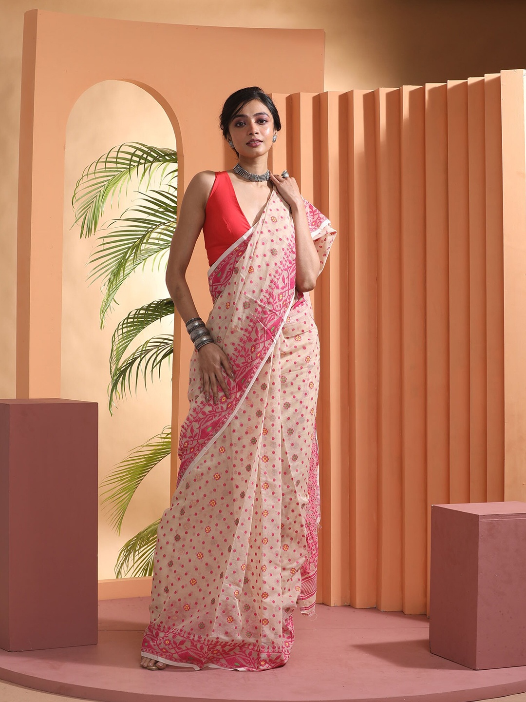 

BEATITUDE Beige & Pink Woven Design Silk Cotton Jamdani Saree