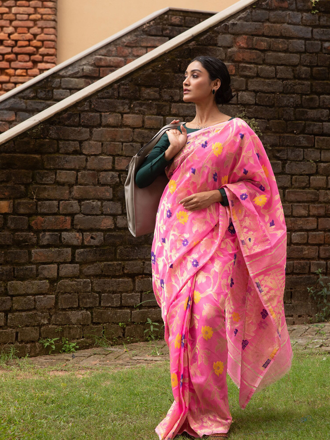 

BEATITUDE Pink & Violet Ethnic Motifs Silk Cotton Jamdani Saree