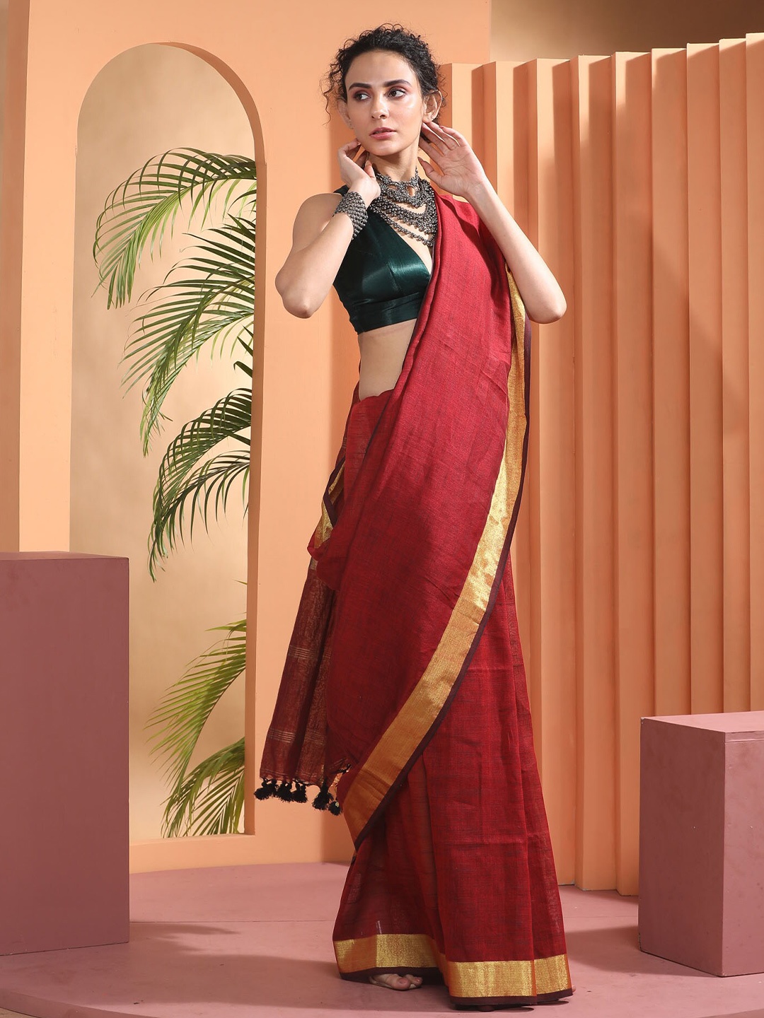 

BEATITUDE Red & Gold-Toned Zari Pure Linen Saree