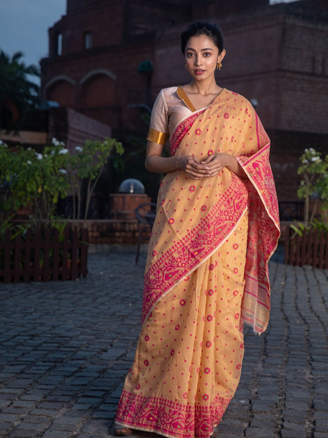 

BEATITUDE Yellow Embroidered Silk Cotton Jamdani Saree