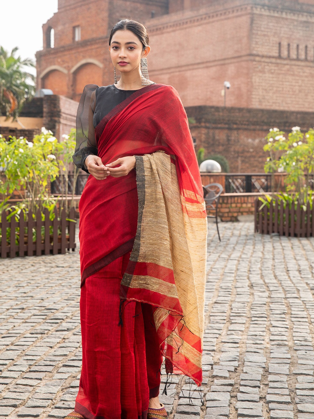 

BEATITUDE Red & Cream-Coloured Pure Cotton Saree