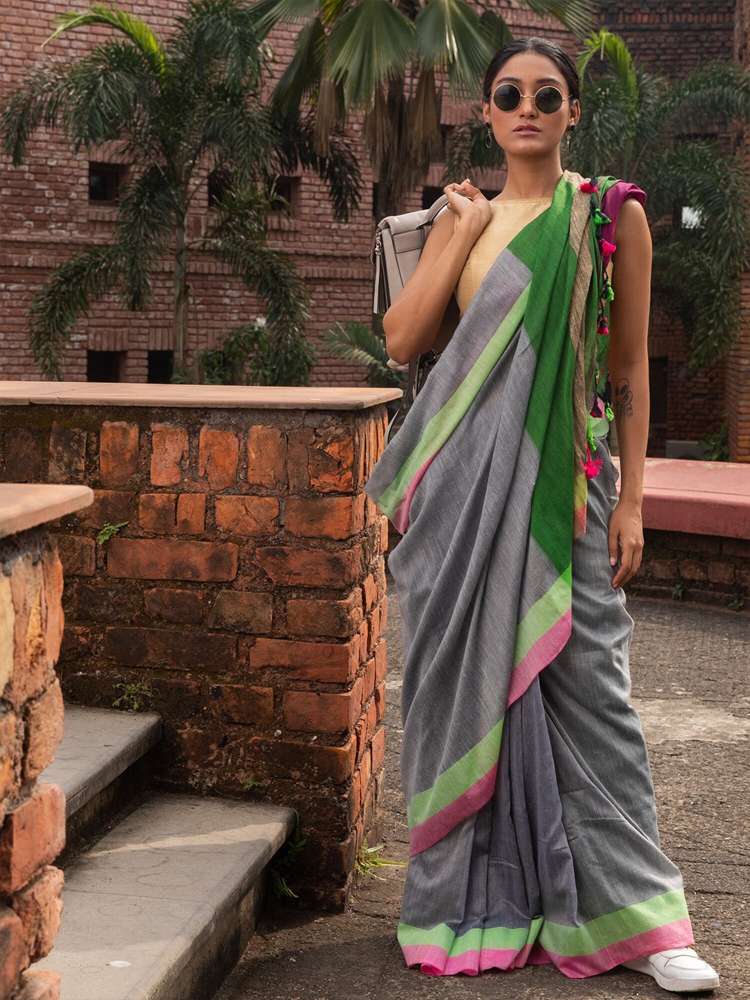 

BEATITUDE Grey & Green Pure Cotton Saree