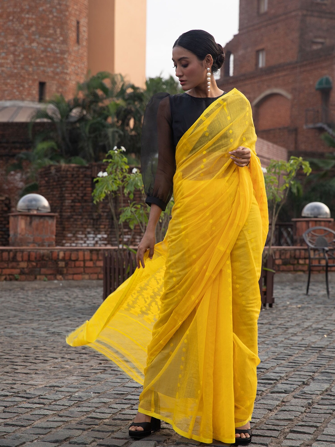 

BEATITUDE Yellow Woven Design Silk Cotton Jamdani Saree