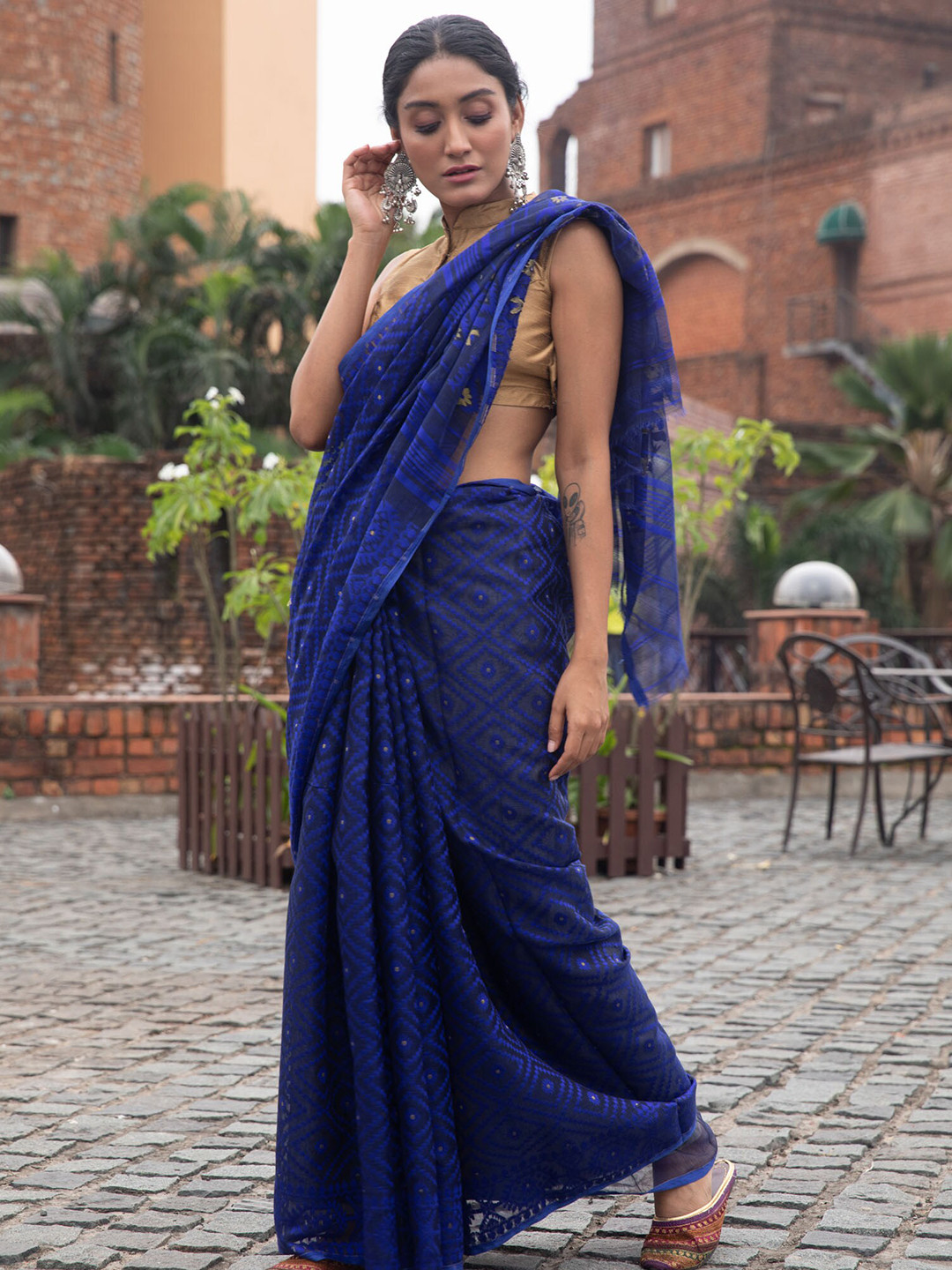 

BEATITUDE Blue & Beige Silk Cotton Jamdani Saree