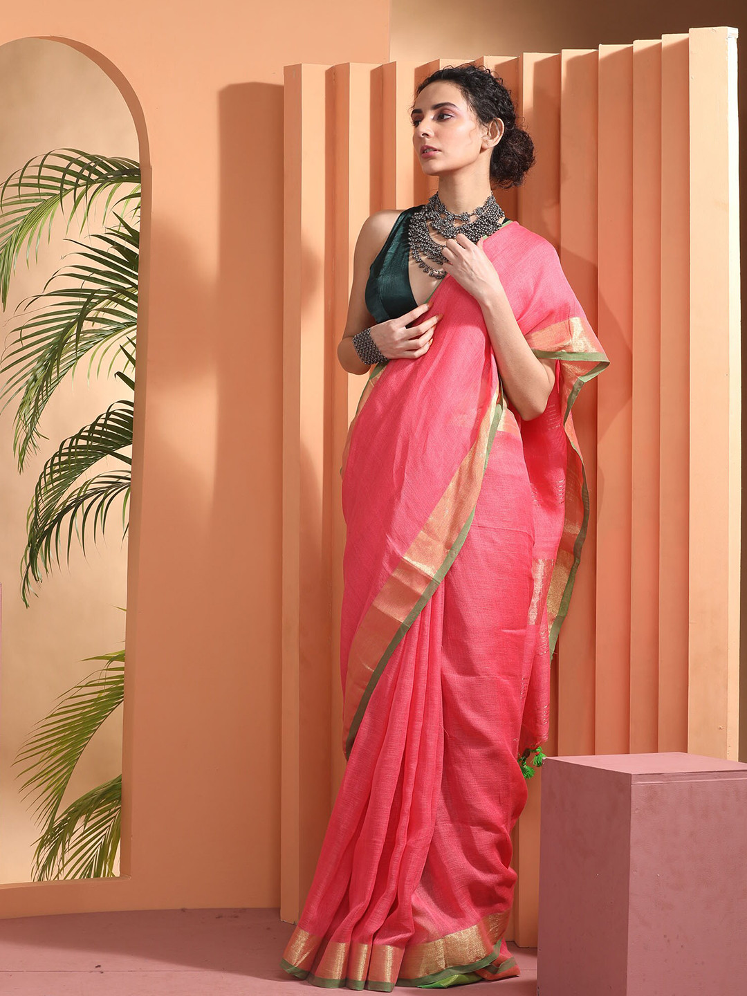 

BEATITUDE Pink & Gold-Toned Zari Pure Linen Saree