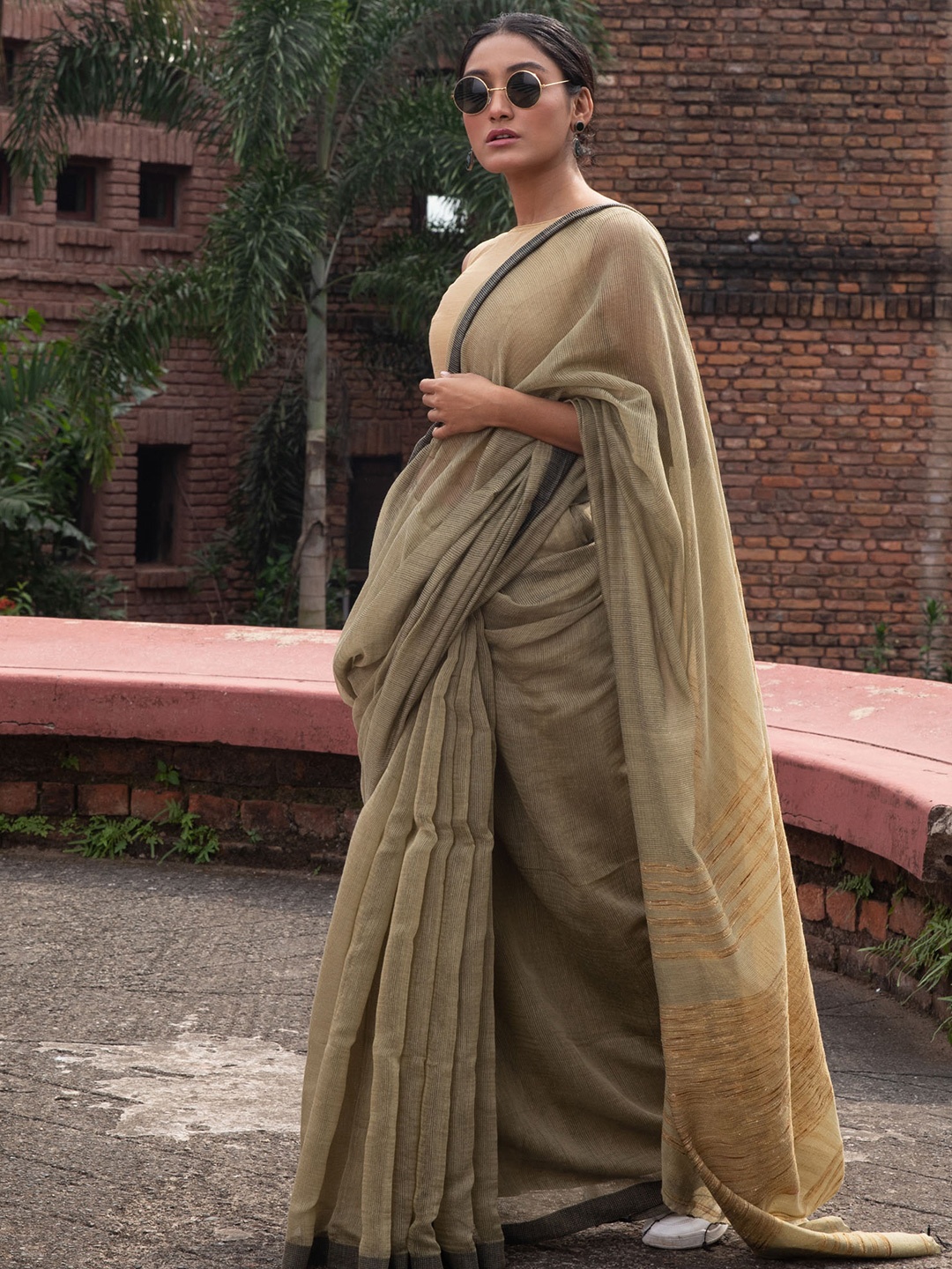 

BEATITUDE Beige Pure Cotton Saree
