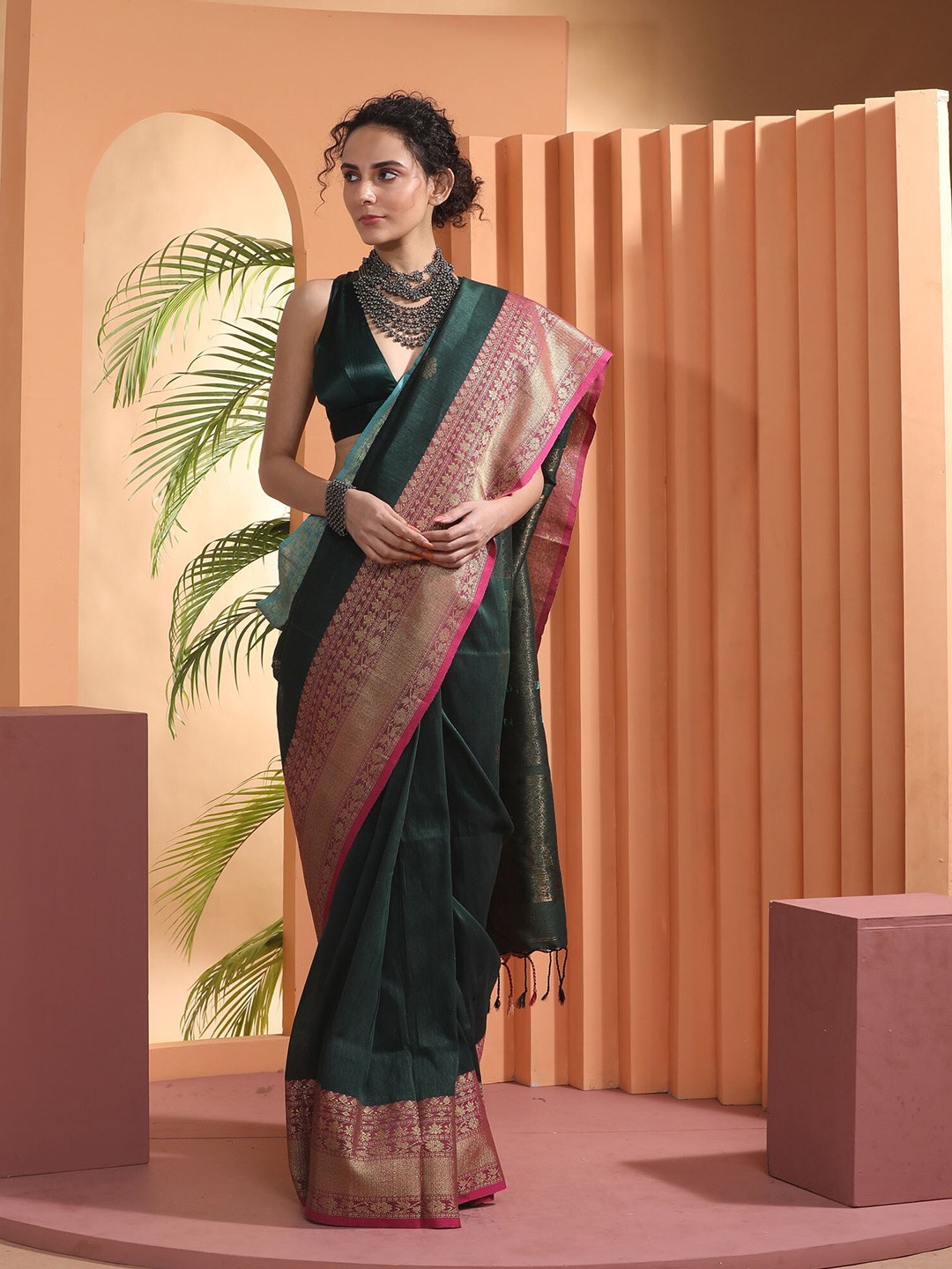 

BEATITUDE Green & Pink Pure Linen Saree