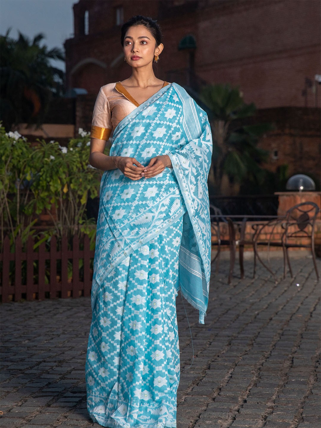 

BEATITUDE Blue & White Ethnic Motifs Silk Cotton Jamdani Saree