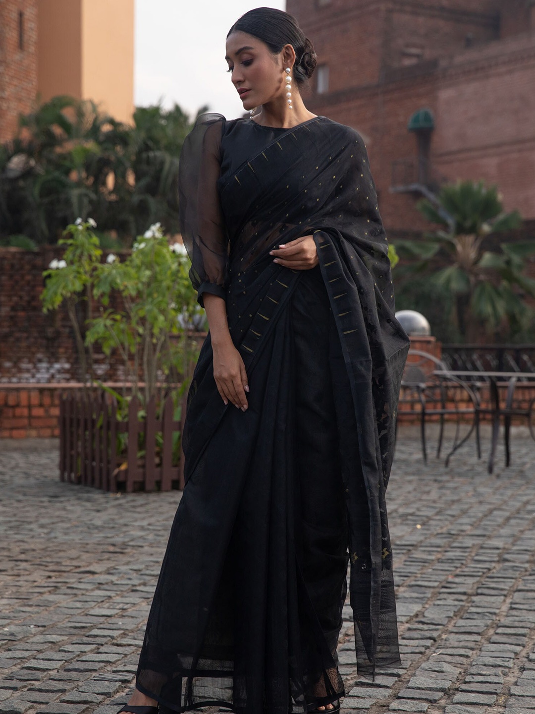 

BEATITUDE Black Woven Design Silk Cotton Jamdani Saree