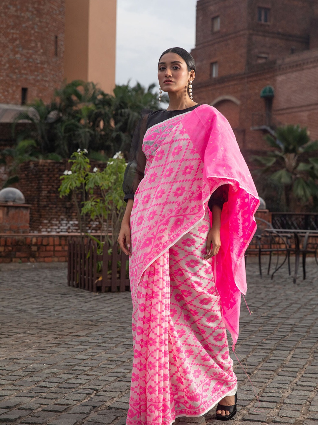 

BEATITUDE Pink & Off White Woven Design Silk Cotton Jamdani Saree