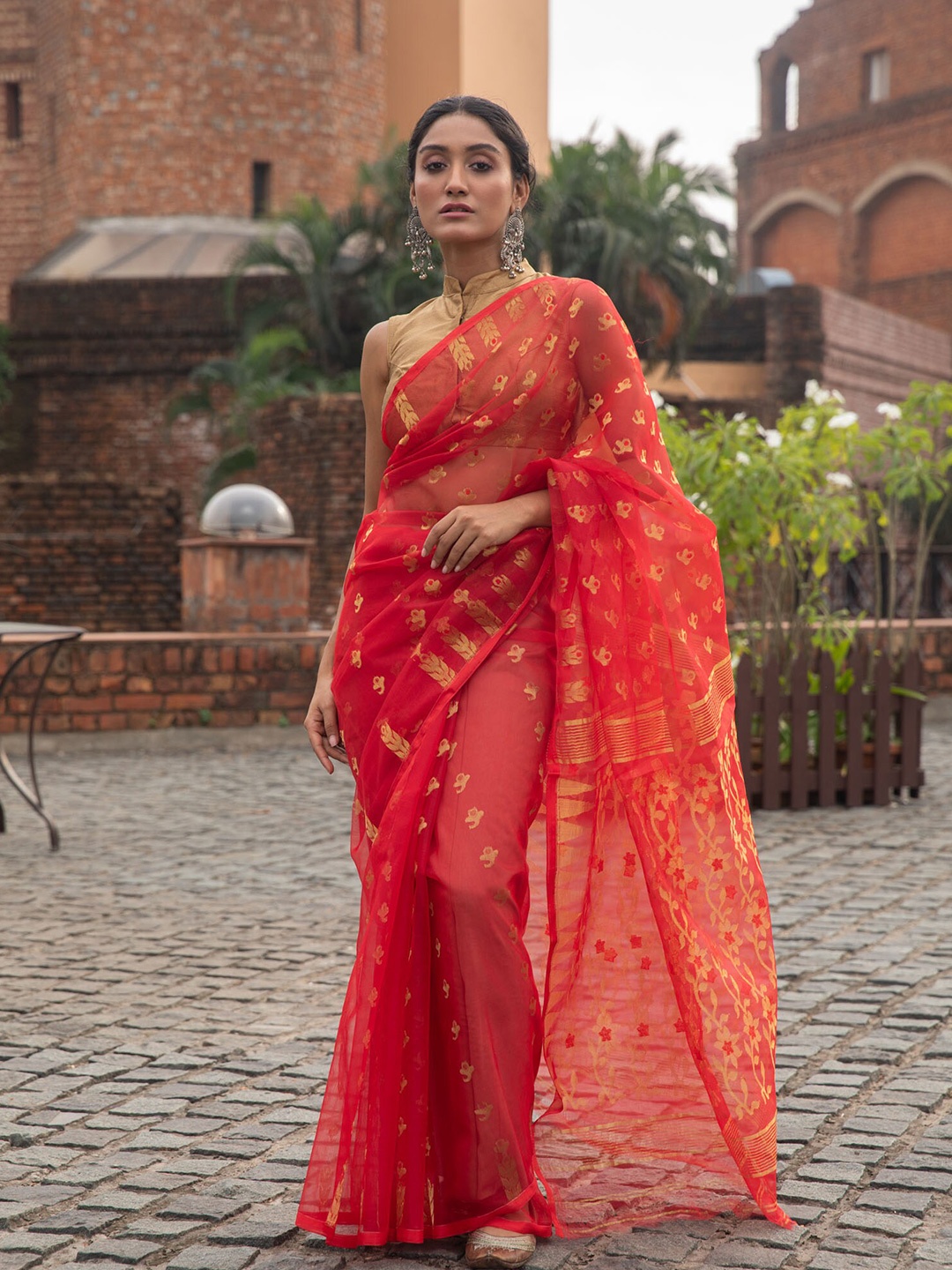

BEATITUDE Orange & Gold-Toned Woven Design Zari Silk Cotton Jamdani Saree