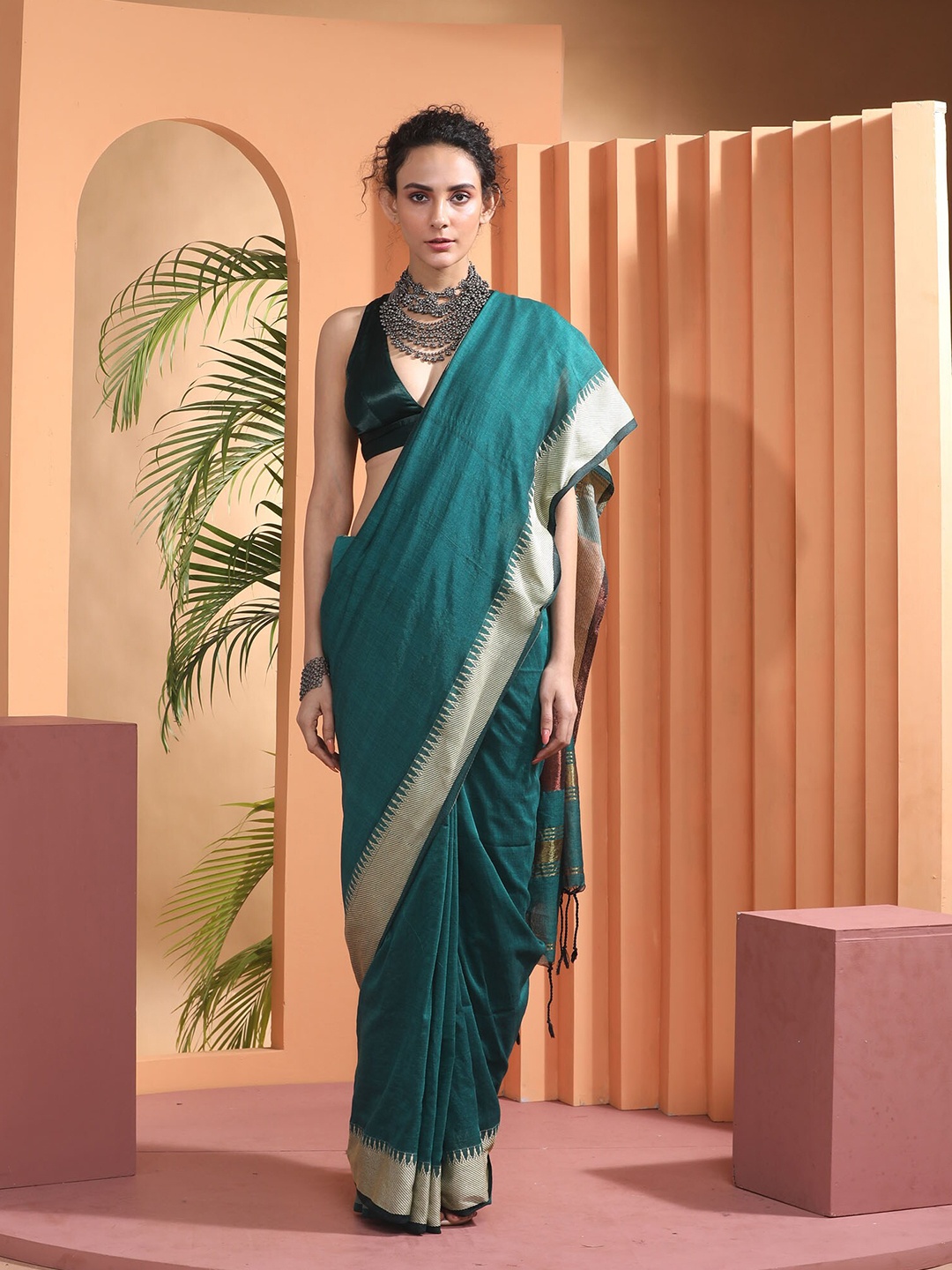 

BEATITUDE Green Woven Design Pure Cotton Saree