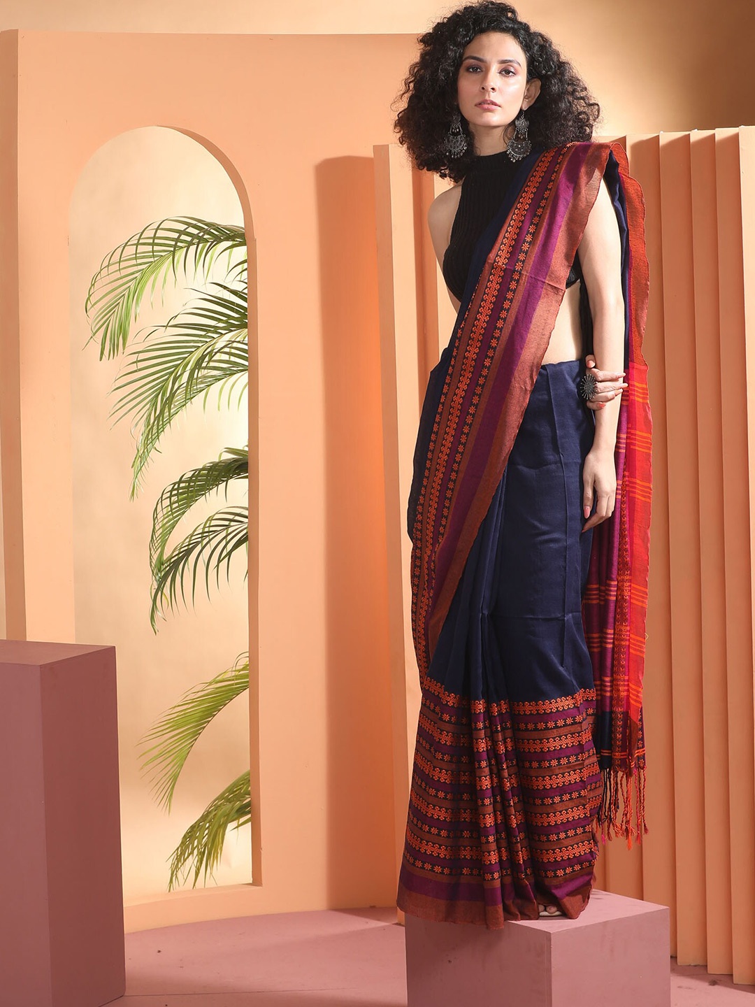 

BEATITUDE Black & Red Pure Cotton Saree