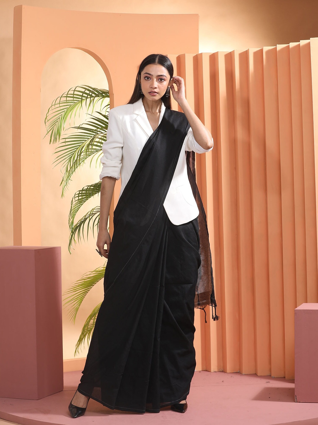 

BEATITUDE Black & Silver-Toned Pure Cotton Saree