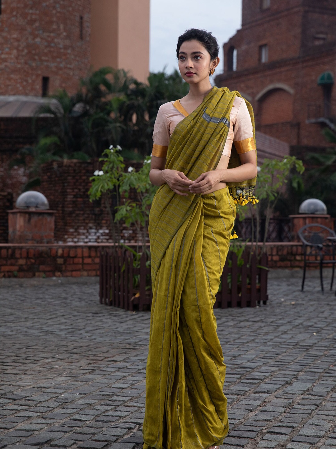 

BEATITUDE Green & Gold-Toned Pure Cotton Saree