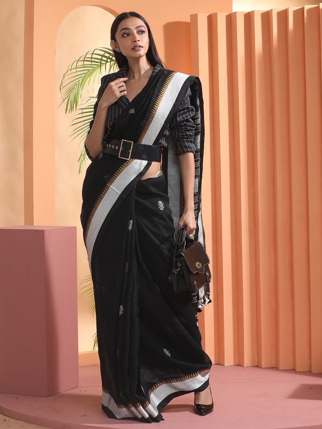 

BEATITUDE Black & White Floral Pure Linen Saree