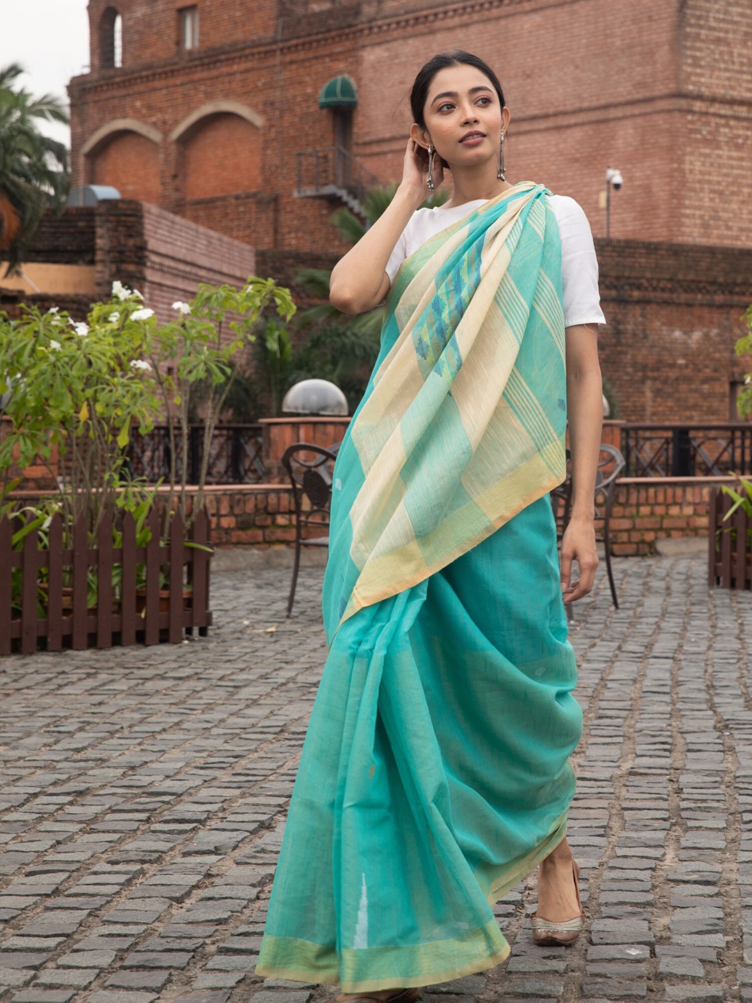 

BEATITUDE Green & Cream-Coloured Saree