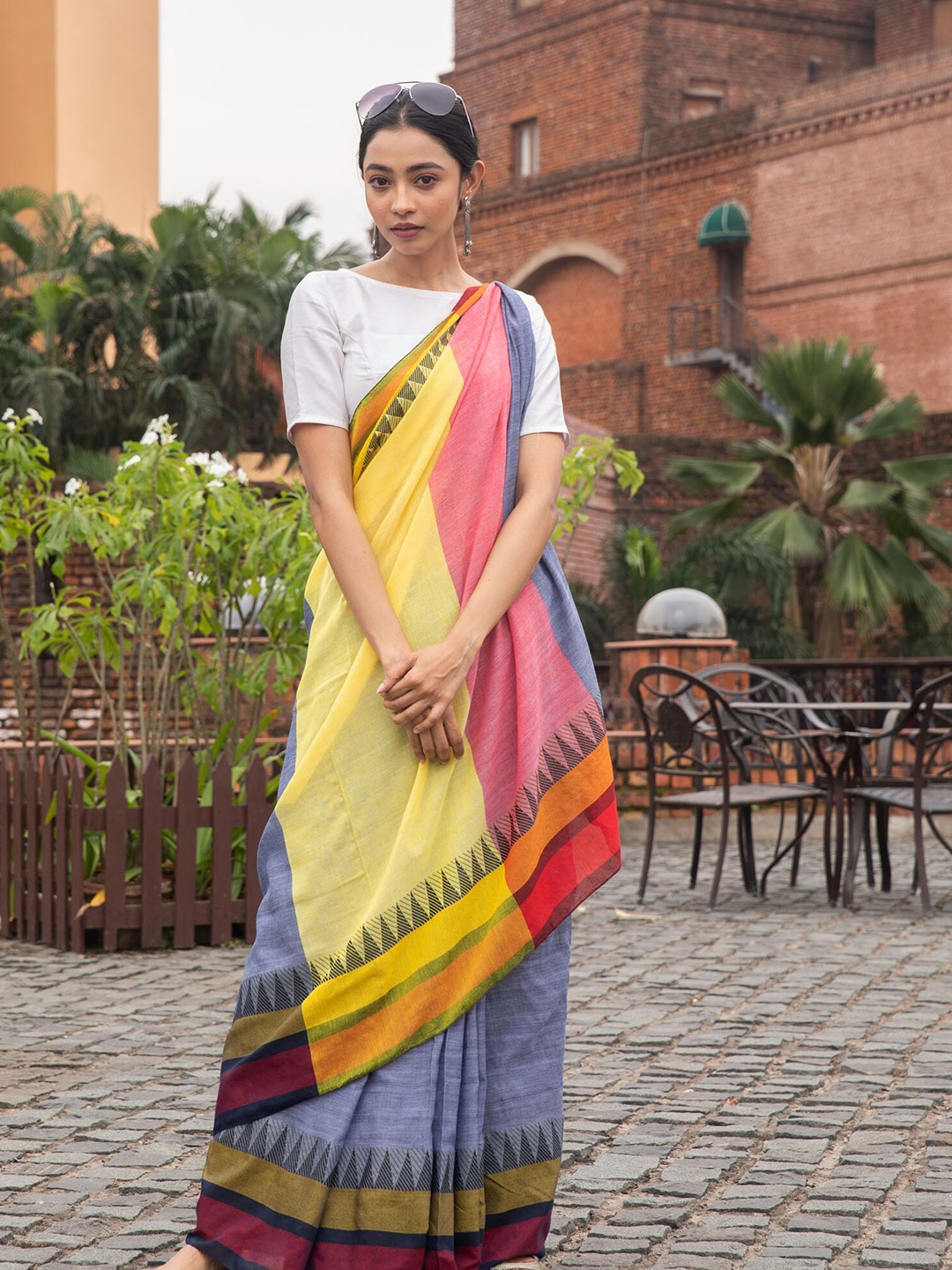 

BEATITUDE Grey & Pink Colourblocked Pure Cotton Saree