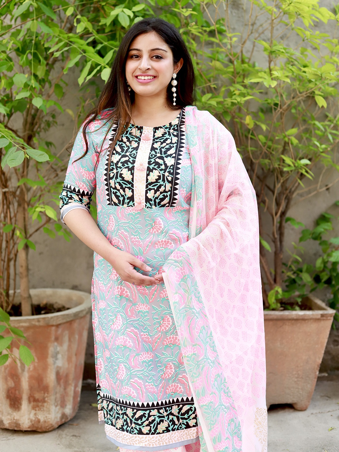 

Vishudh Women Blue Floral Printed Kurta with Palazzos & With Dupatta