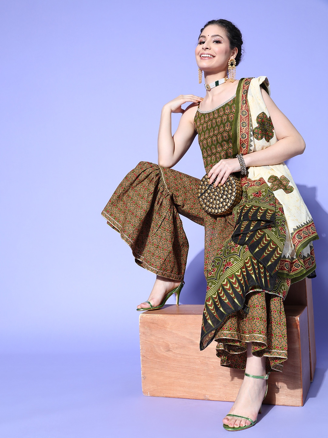 

Indo Era Women Striped Cotton Blend Print Parade Kurta Set, Green