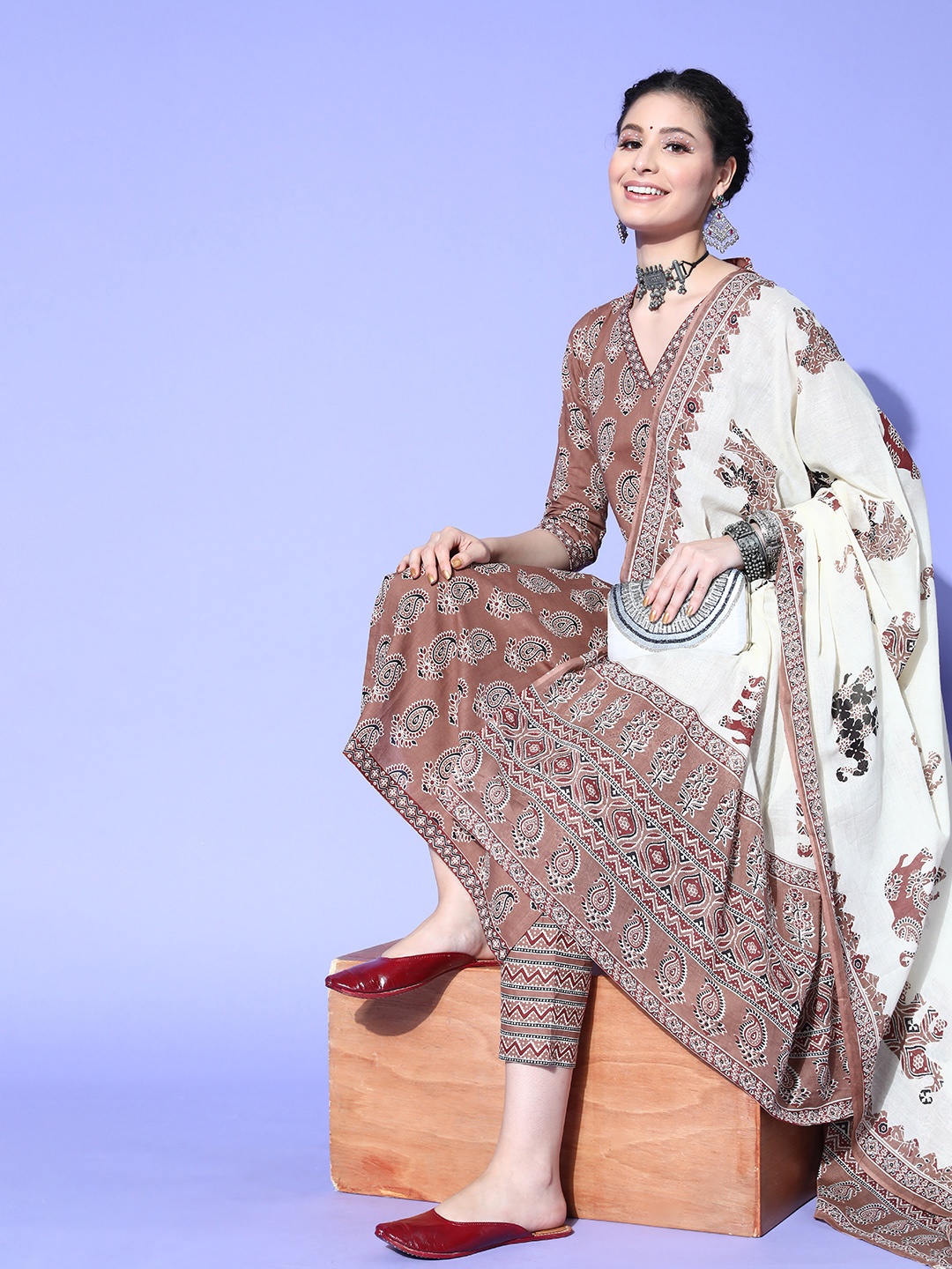 

Indo Era Women Ethnic Motifs Cotton Blend Print Parade Kurta Set, Brown