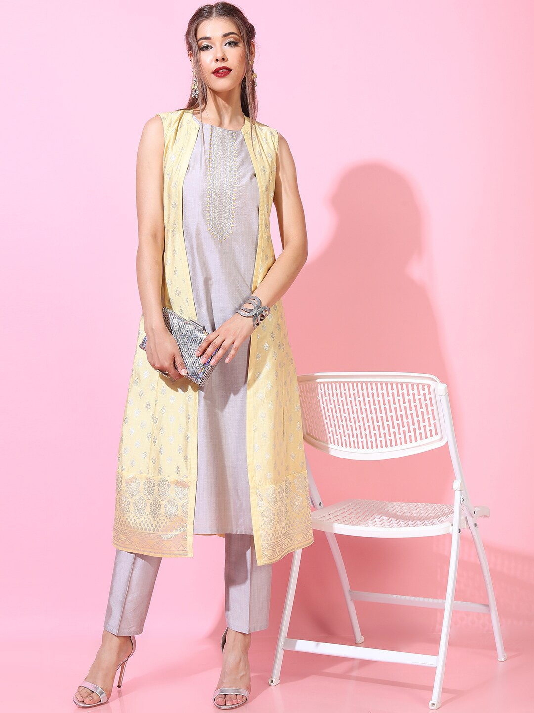 

Vishudh Women Yellow & Grey Ethnic Motifs Kurta with Trouser and Jacket