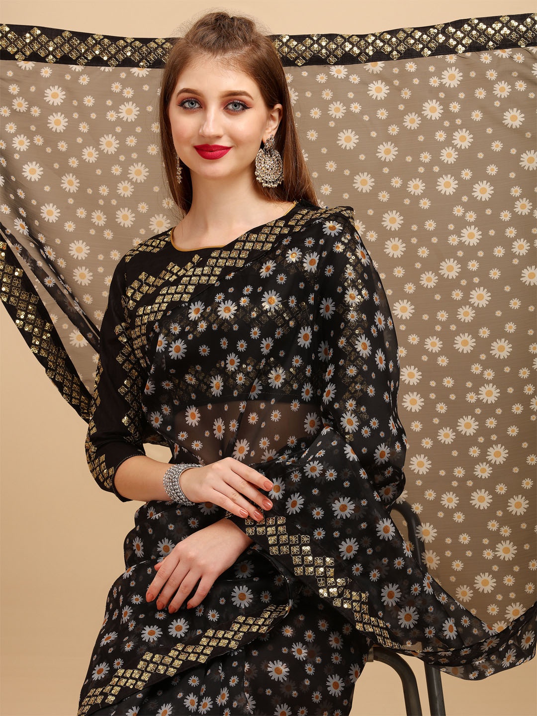 

Sangria Black & White Floral Sequinned Organza Saree