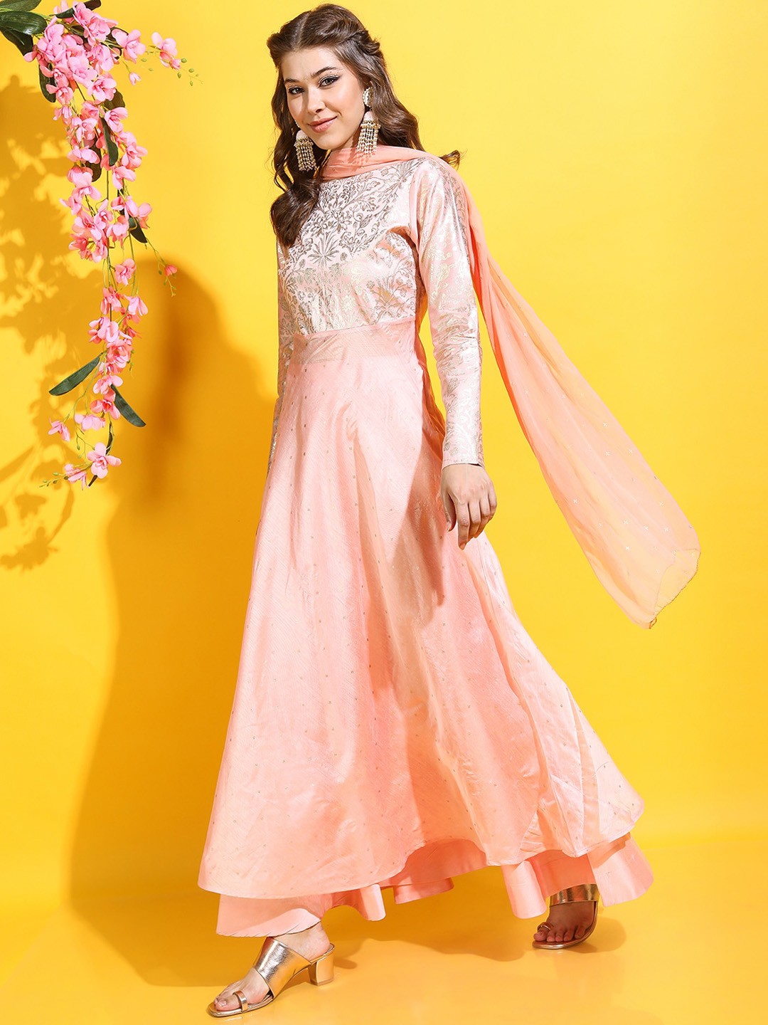 

Vishudh Women Ethnic Motifs Polyester Kurta Set, Peach