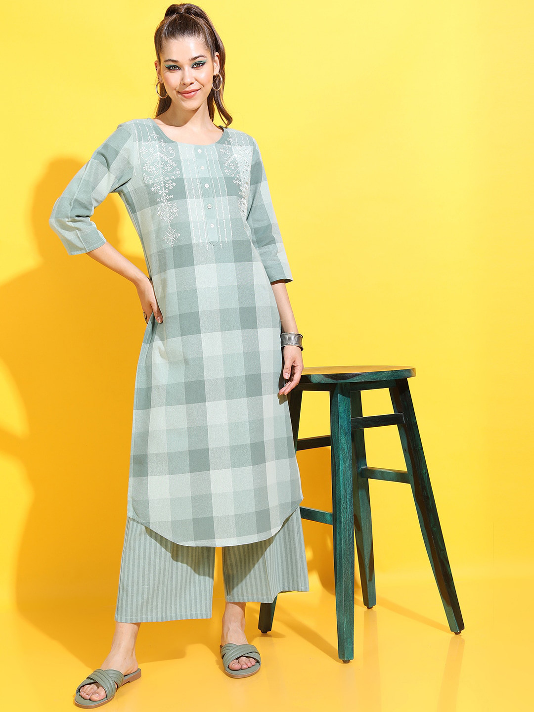 

Vishudh Women Checked Pure Cotton Kurta with Trouser, Green
