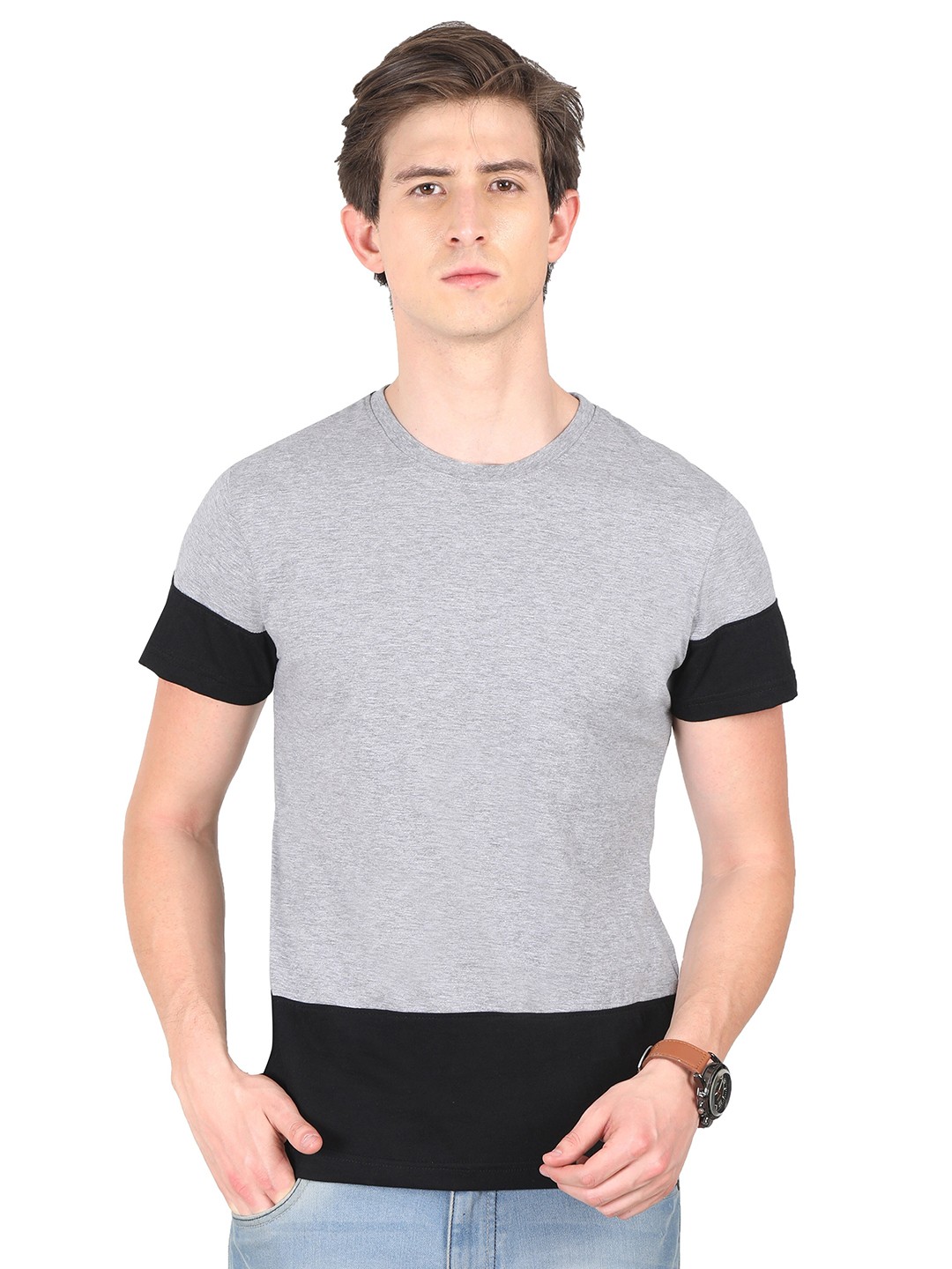 

Fleximaa Men Grey & Black Colourblocked T-shirt