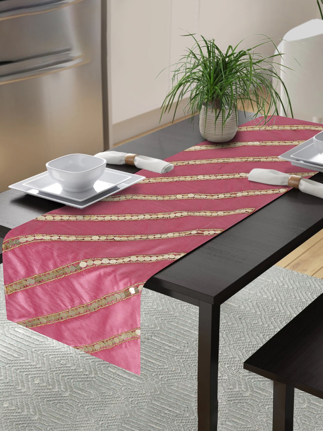 

Alina decor Pink Embroidered Rectangular Table Runner