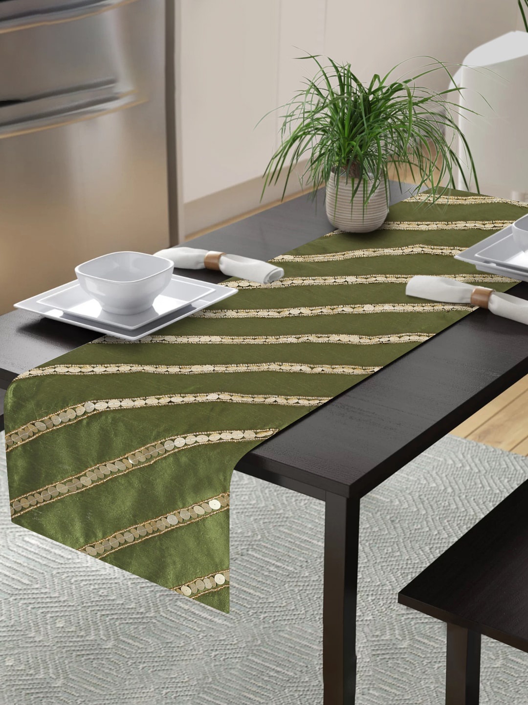 

Alina decor Green Embroidered 6-Seater Table Runner