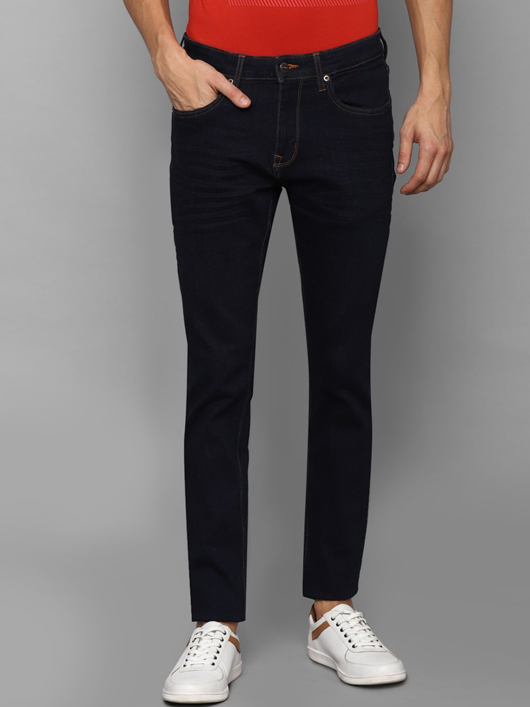 

Louis Philippe Jeans Men Black Solid Clean Look Slim Fit Jeans