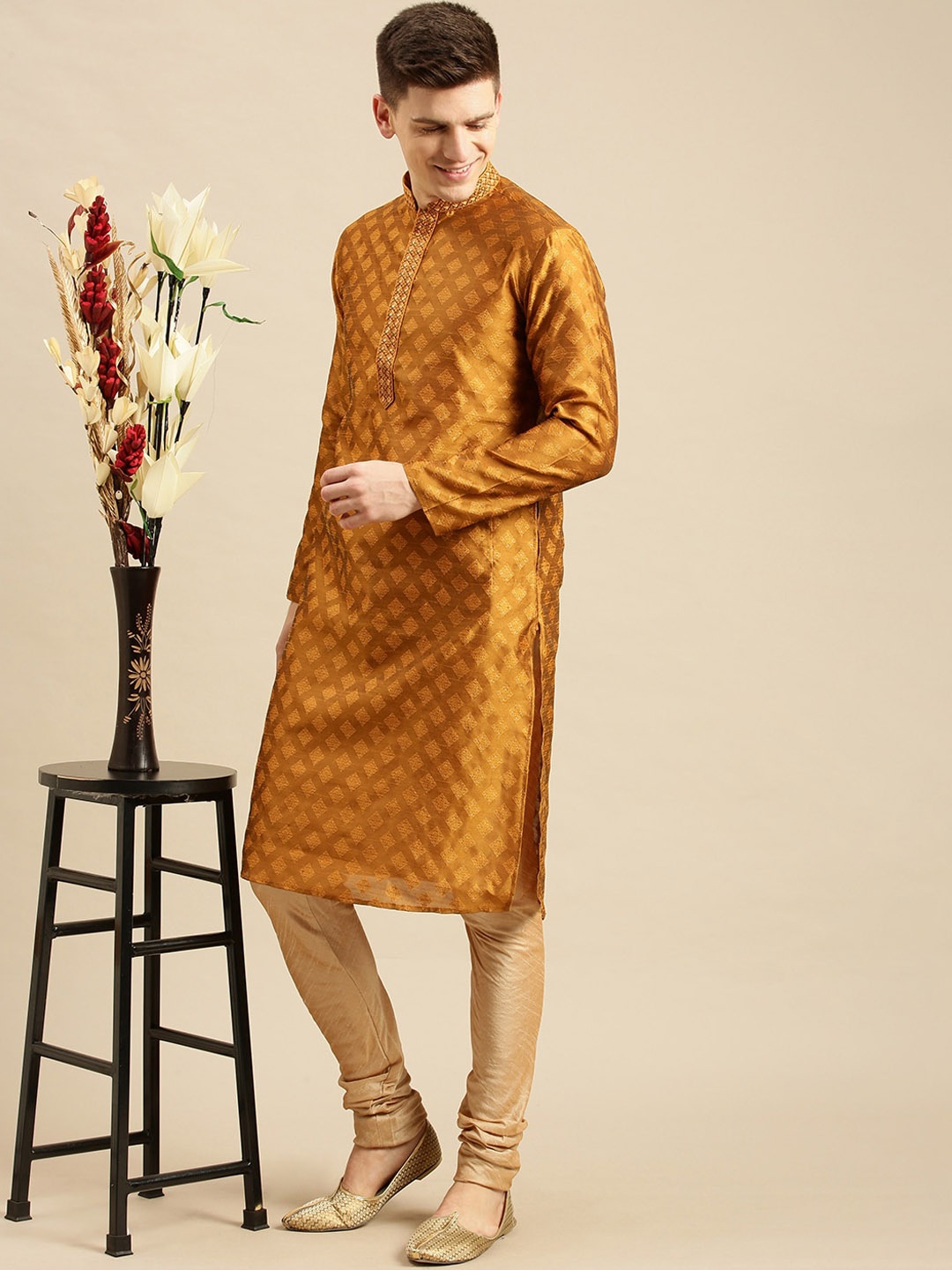 

Sanwara Men Gold-Toned Ethnic Motifs Woven Jacquard Kurta with Churidar